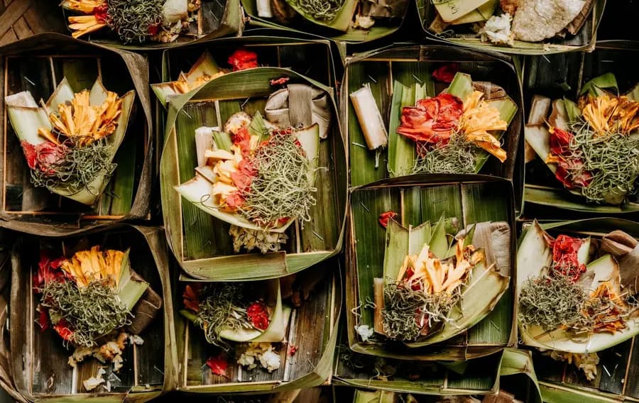 Canang sari offerings